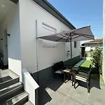 Belair Luxury Living - 'the One Villa' *