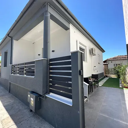 Belair Luxury Living - 'the One Villa' *