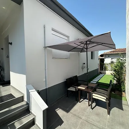 Belair Luxury Living - 'the One Villa' *